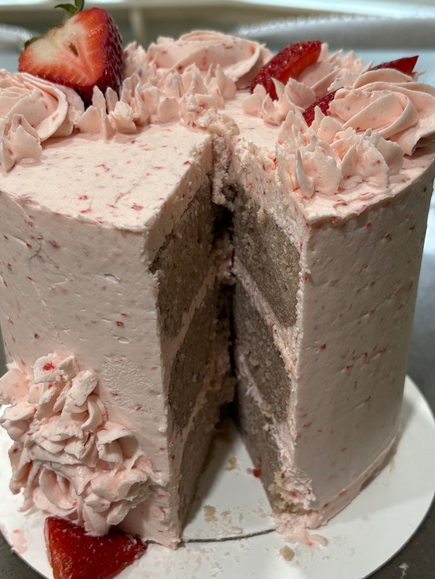 6” round strawberry cake